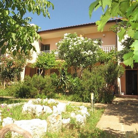 באסקה Apartment And Rooms Kristina מראה חיצוני תמונה