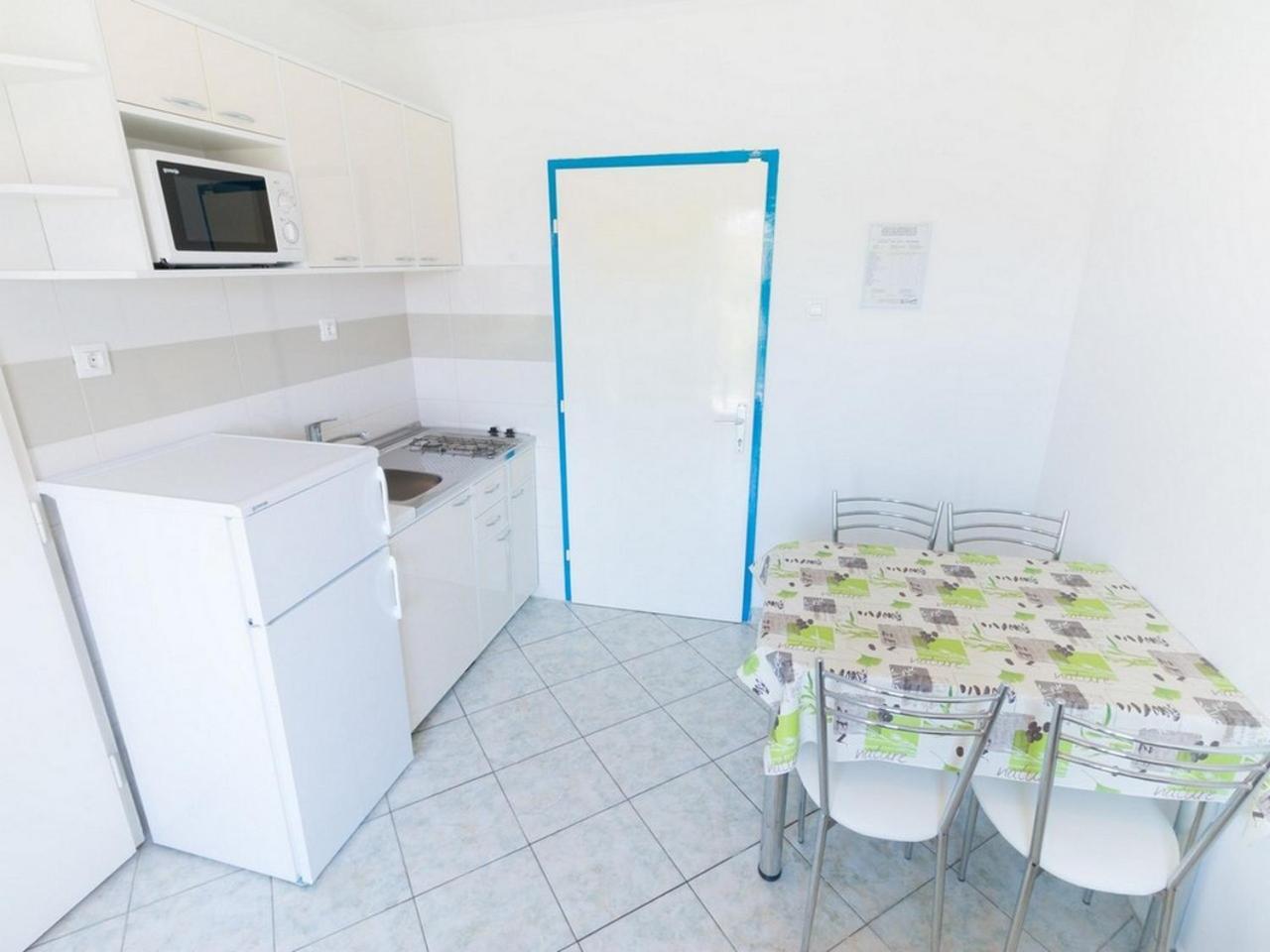 באסקה Apartment And Rooms Kristina מראה חיצוני תמונה