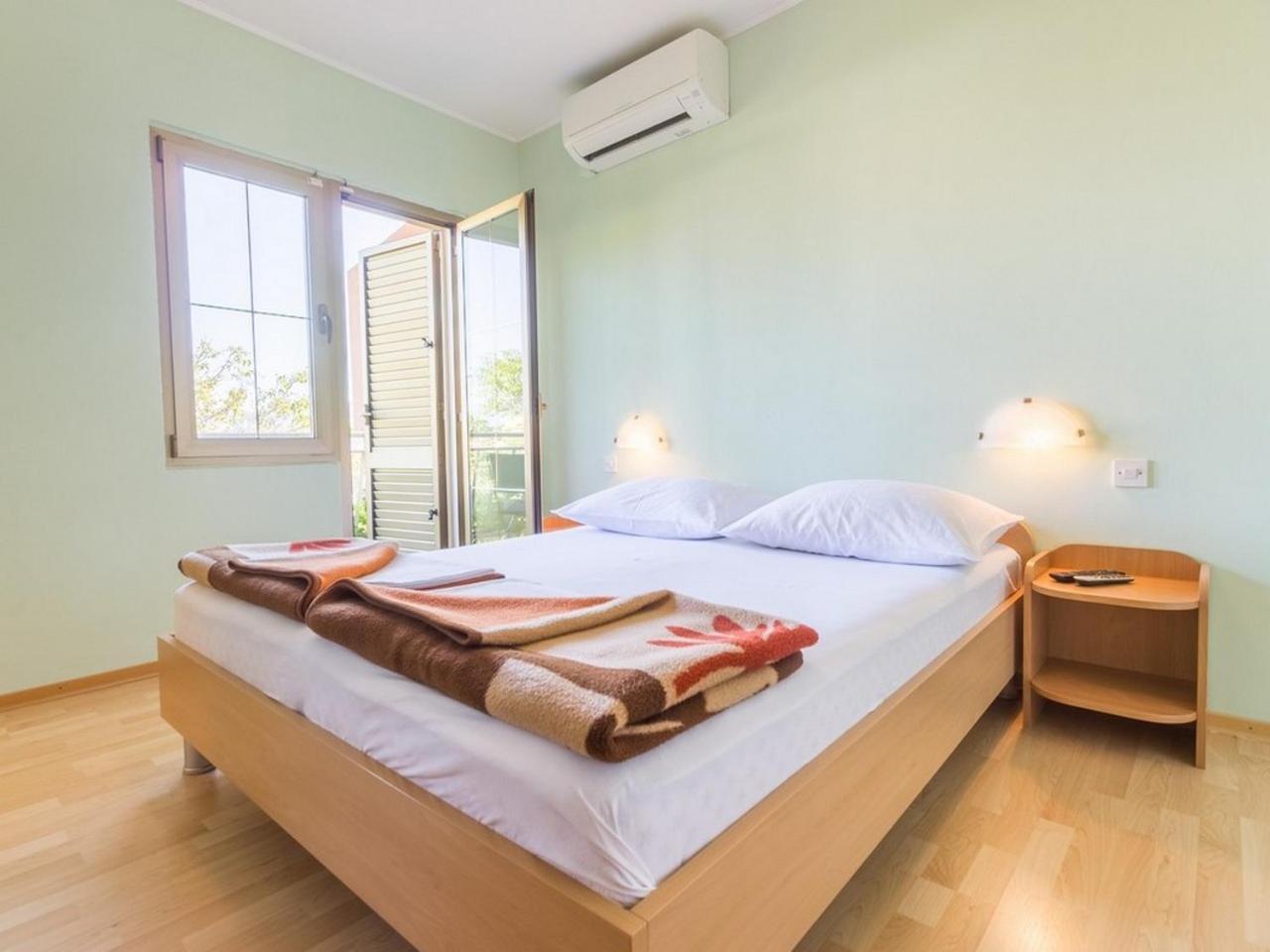באסקה Apartment And Rooms Kristina מראה חיצוני תמונה
