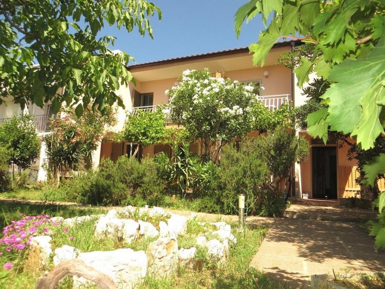 באסקה Apartment And Rooms Kristina מראה חיצוני תמונה